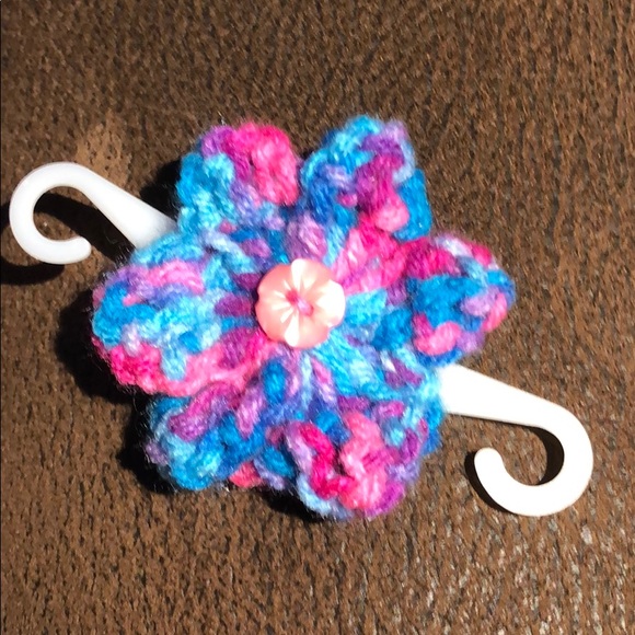 Face mask holder hooks mask elastic behind head - Picture 1 of 5